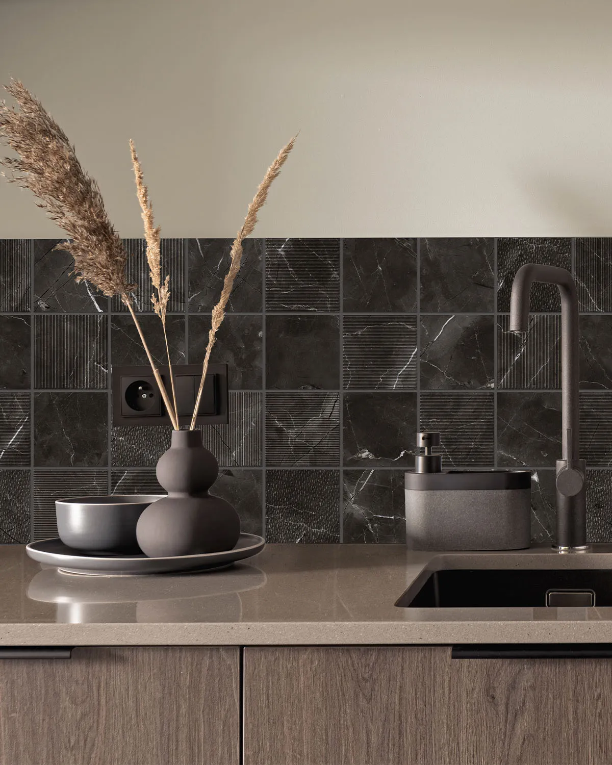 Crédence de cuisine "Marbre Noir", résistante à la chaleur et facile d'entretien, signé ID Panneaux